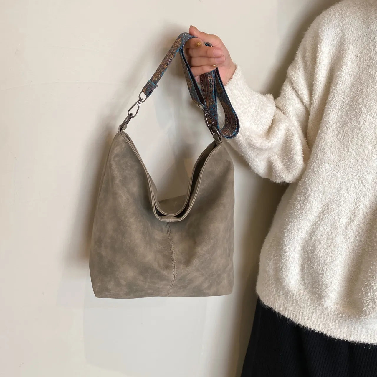 Adjustable Strap Shoulder Bag - Luxe Damesmode & Kleding Collectie | Redblad Nederland