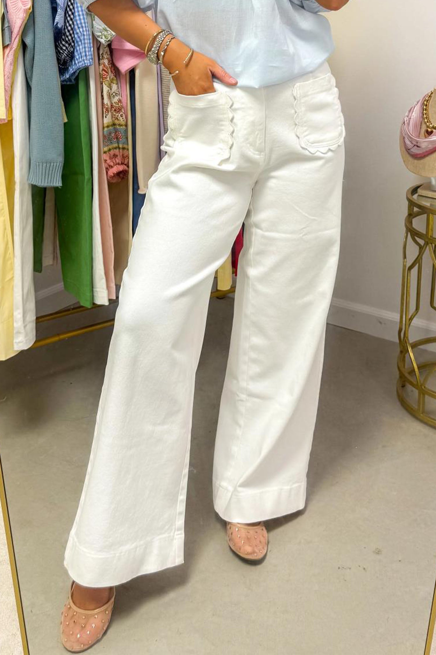 Jeans brancos de cor sólida com patch Pocket Shift