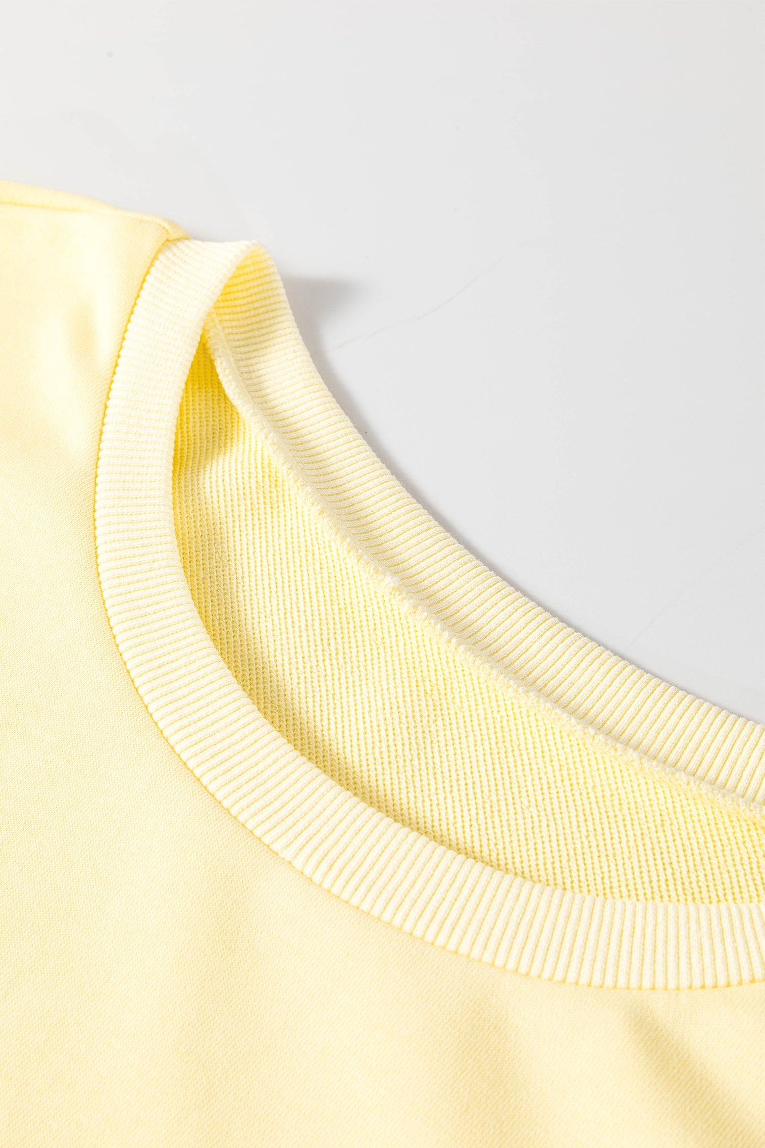 Gul cremeøje broderet blonde med splejsede ærmer løs T-shirtkjole