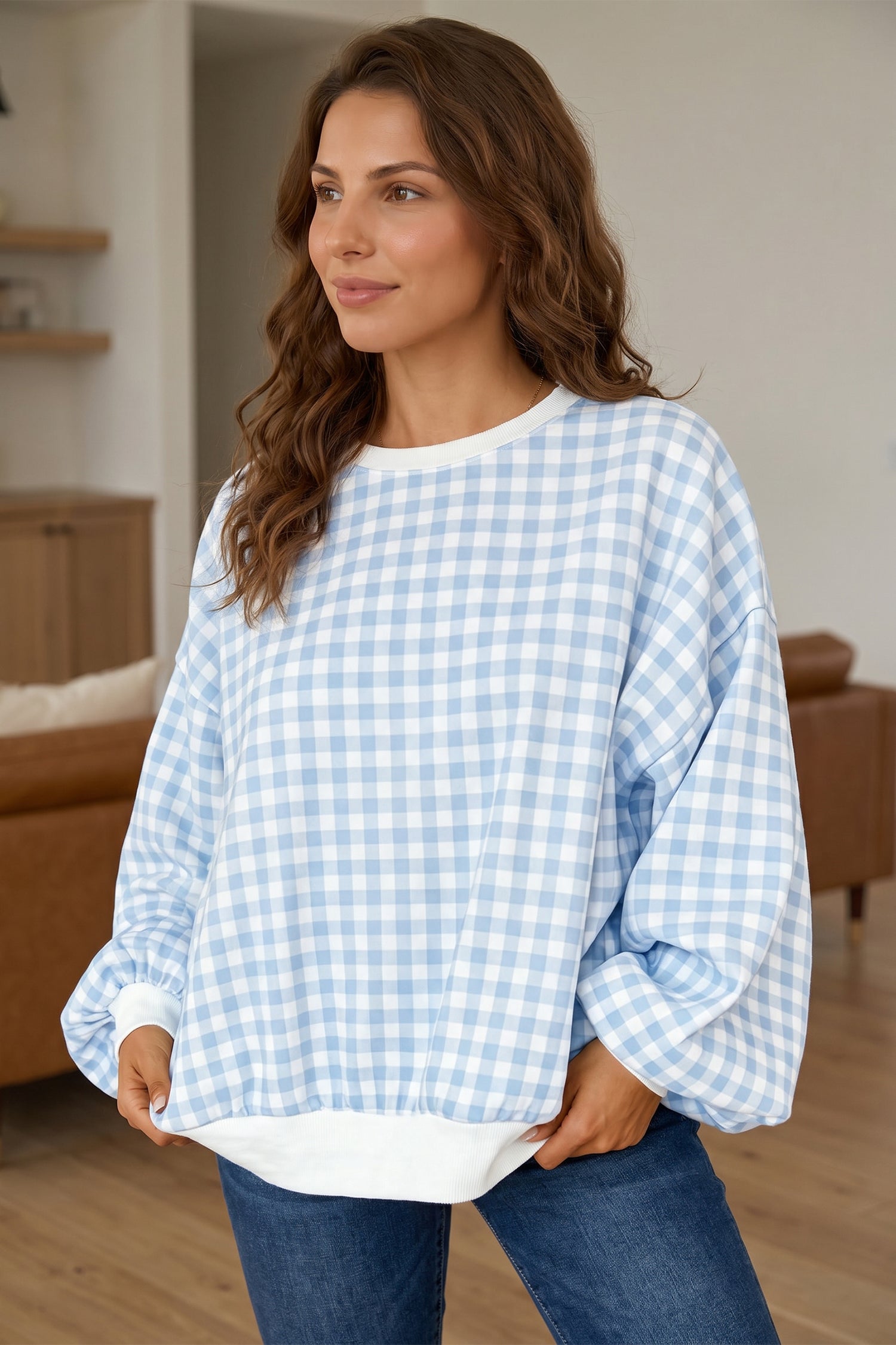 Lyseblå ternet langærmet sweatshirt med rundhals og hals