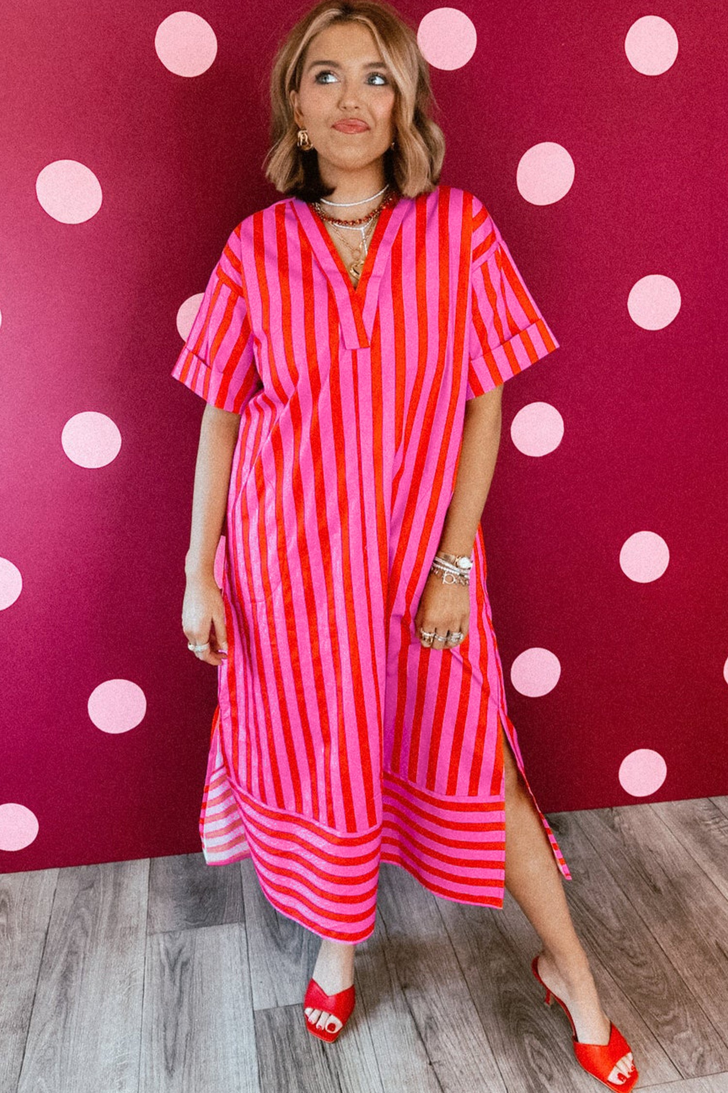 Roter Streifen mit V-Ausschnitt und Ärmel entspanntes Split-Midi-Kleid