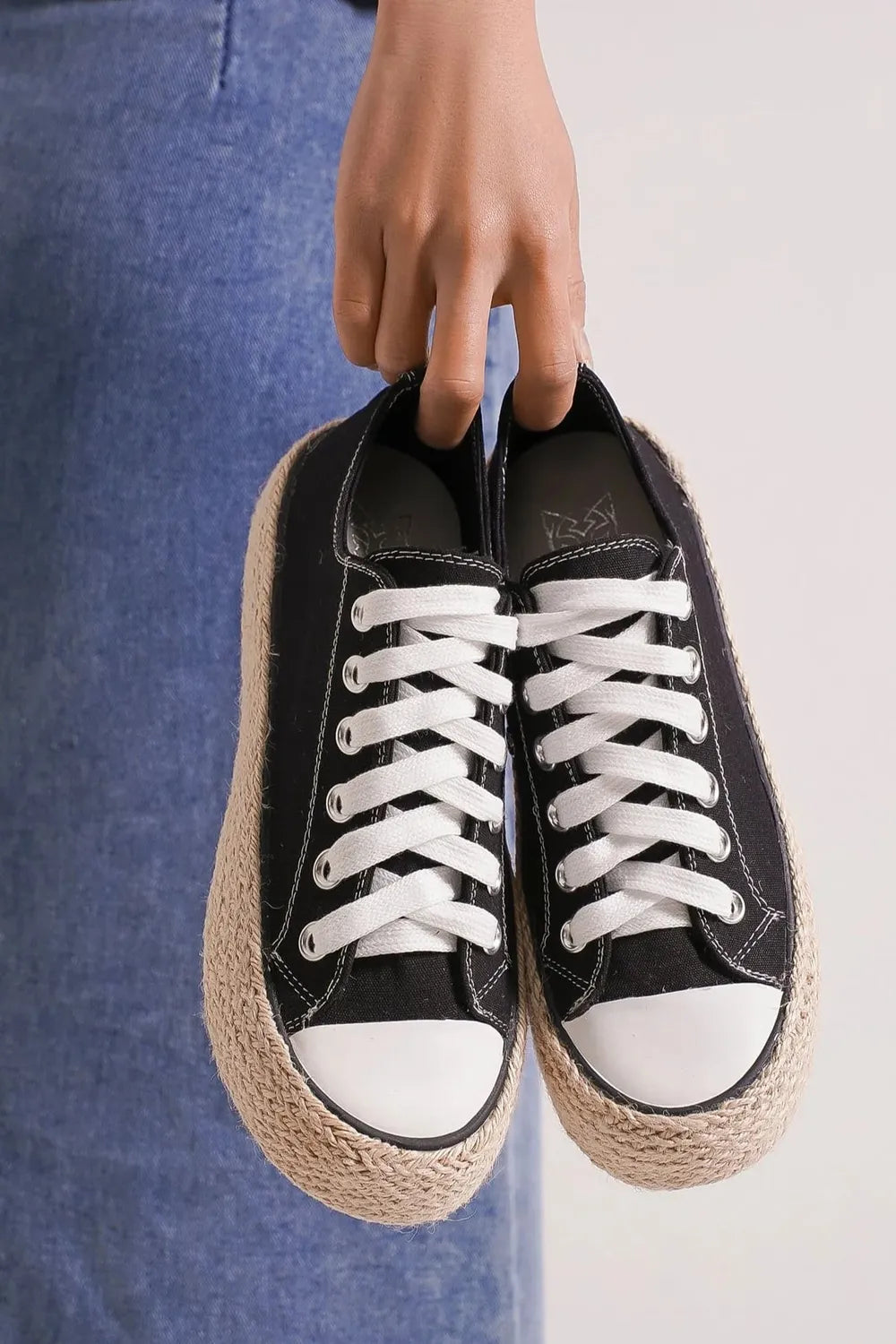 Beast Fashion Lace Up Woven Espadrille Sole Sneakers - Exklusive Damenmode & Kleidung Kollektion | Redblad Deutschland