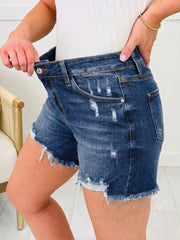 Beau Blue Asymmetrisk Rå Fåll Distressed Whiskery Denim Shorts - Damesmode Afbeelding 6 - Miniatuur