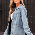Myosotis-Jakobsmuschel-Kragenkragen mit gepatchter Tasche und mineralgewaschener Jeansjacke - Thumbnail