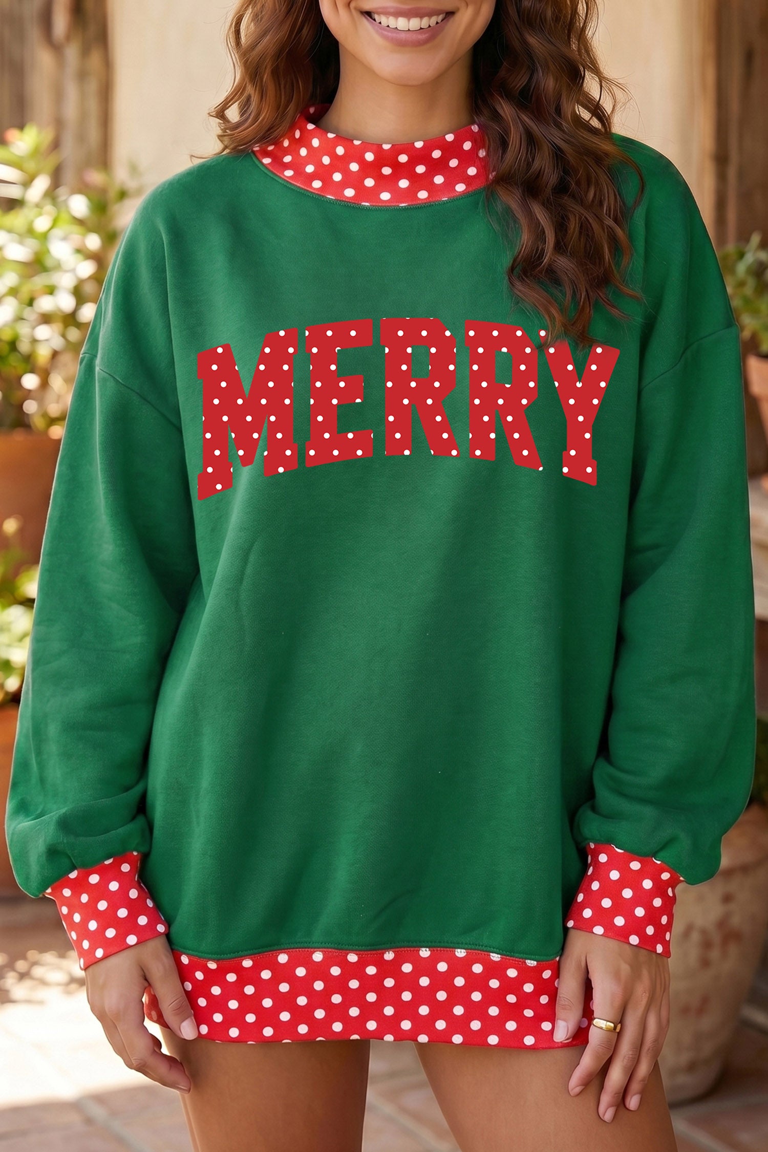 Dunkelgrüner Frohe Weihnachten-Slogan Polka-Punkt-Kontrast-Tunika-Sweatshirt