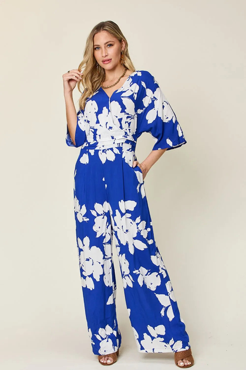 Double Take Full Size Printed Tie Back Wide Leg Jumpsuit - Exklusive Damenmode & Kleidung Kollektion | Redblad Deutschland