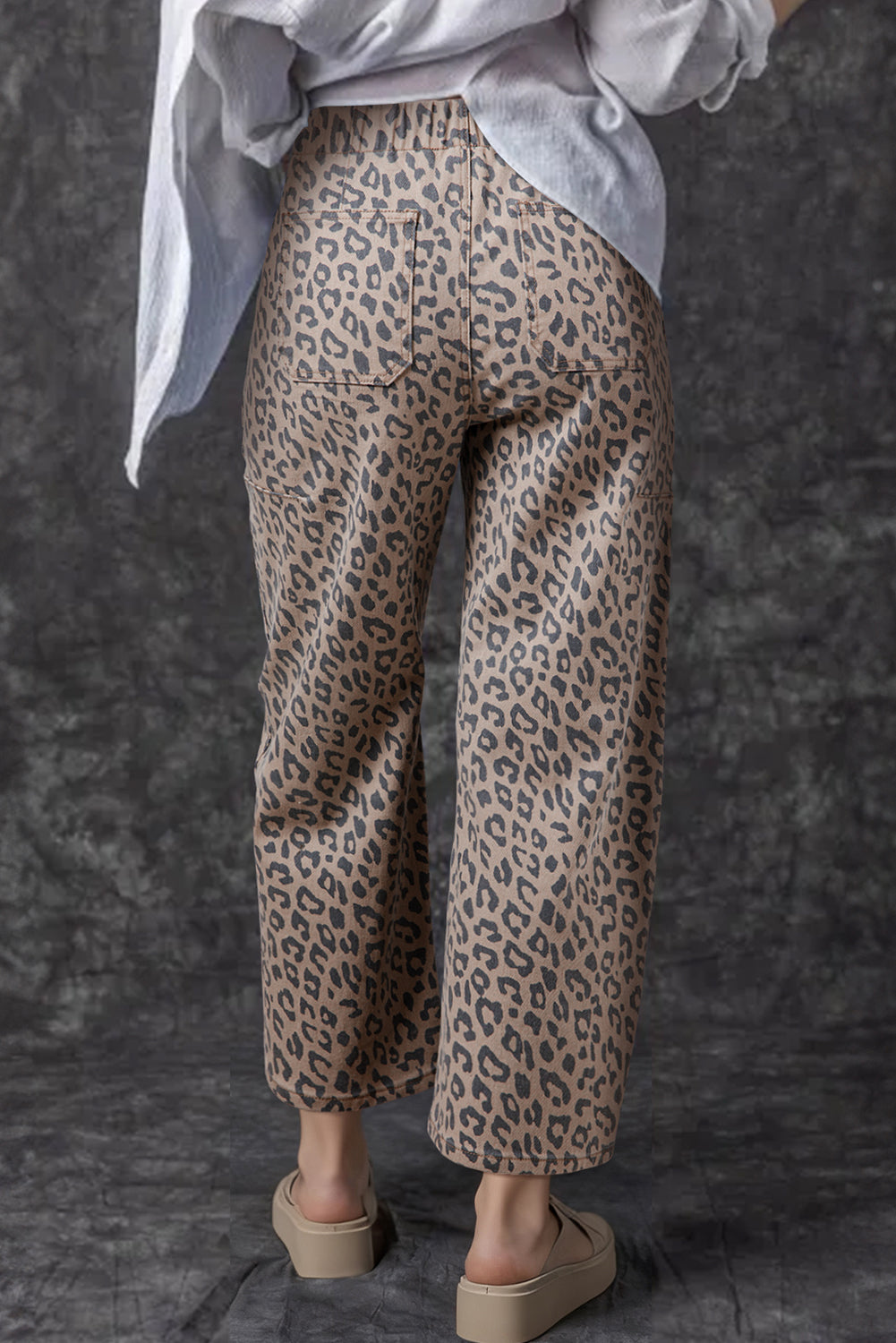 Jeans a canna elastica con elastico stampa leopardato color caki