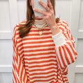Maglietta a maniche lunghe oversize a righe a righe a righe arancioni con scollo tesserizzato - Foto 4