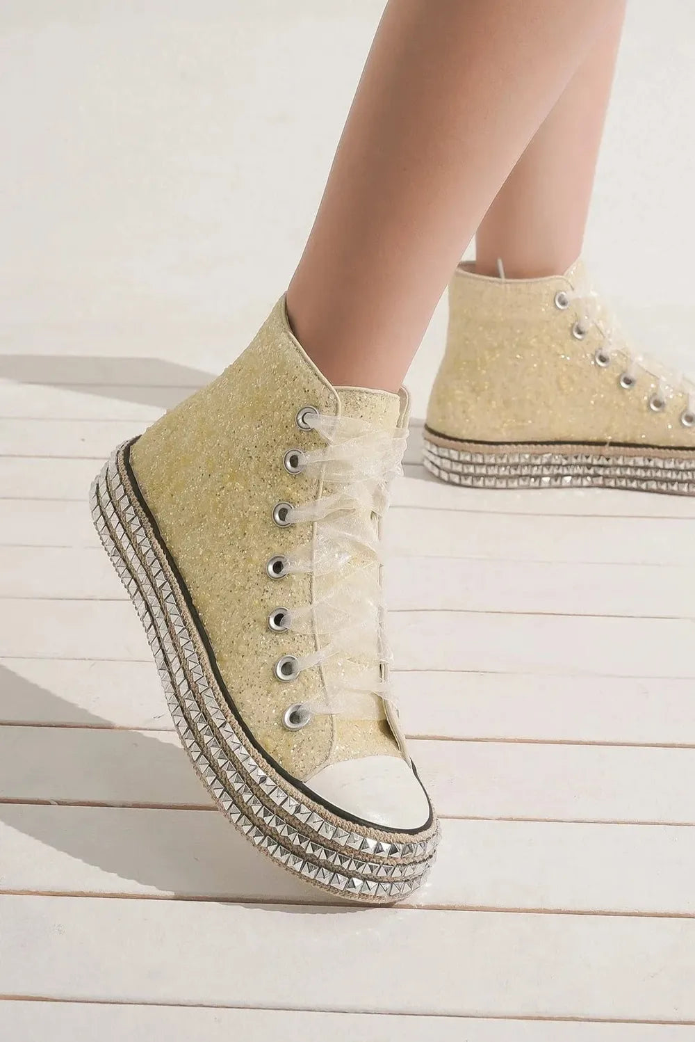 Beast Fashion Glitter Lace-Up Studded Platform Sneakers - Luxe Damesmode & Kleding Collectie | Redblad Nederland