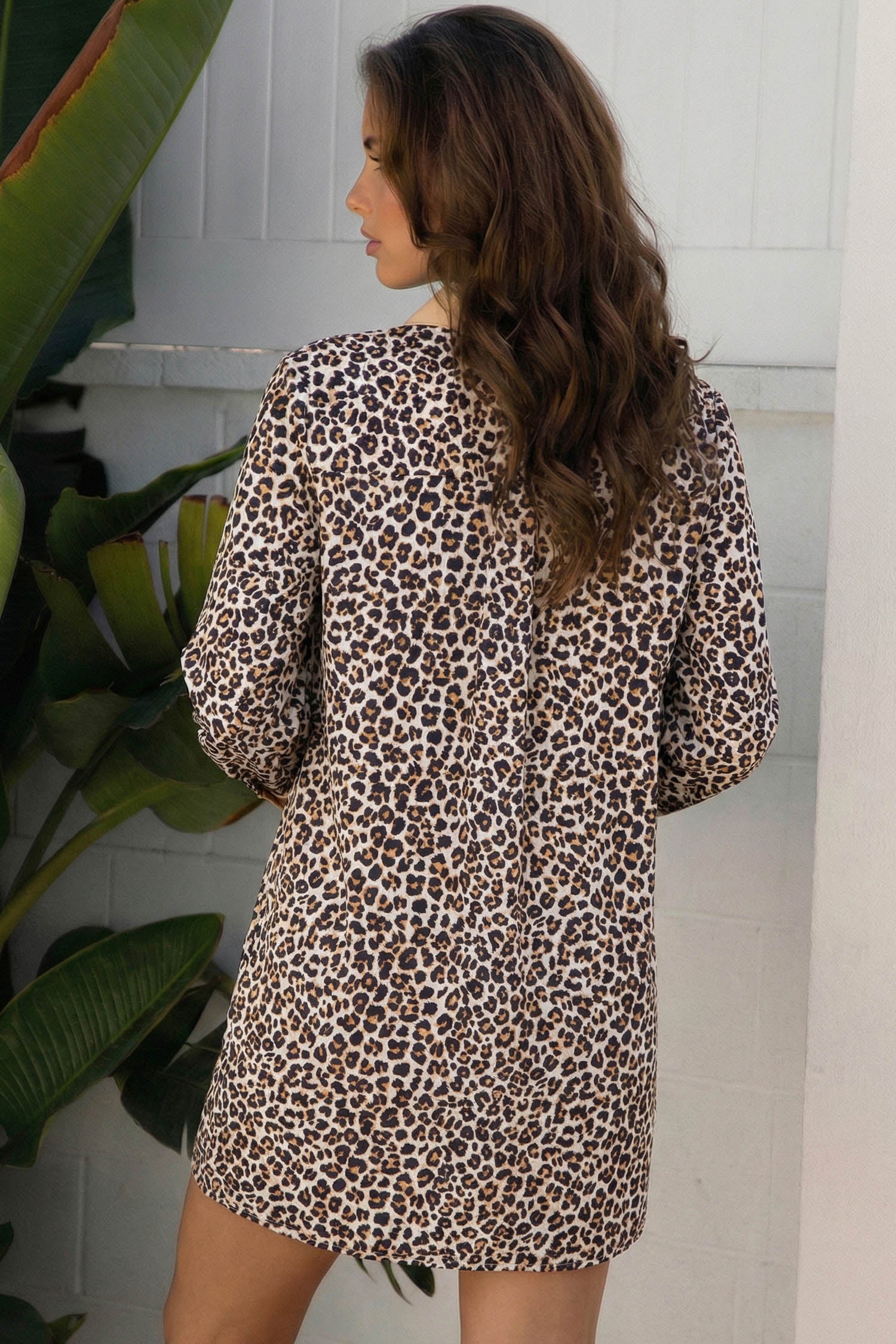 Khaki-Knopfgestreifter Kragen, Leopardenmuster, langärmeliges, ausgestelltes Kleid
