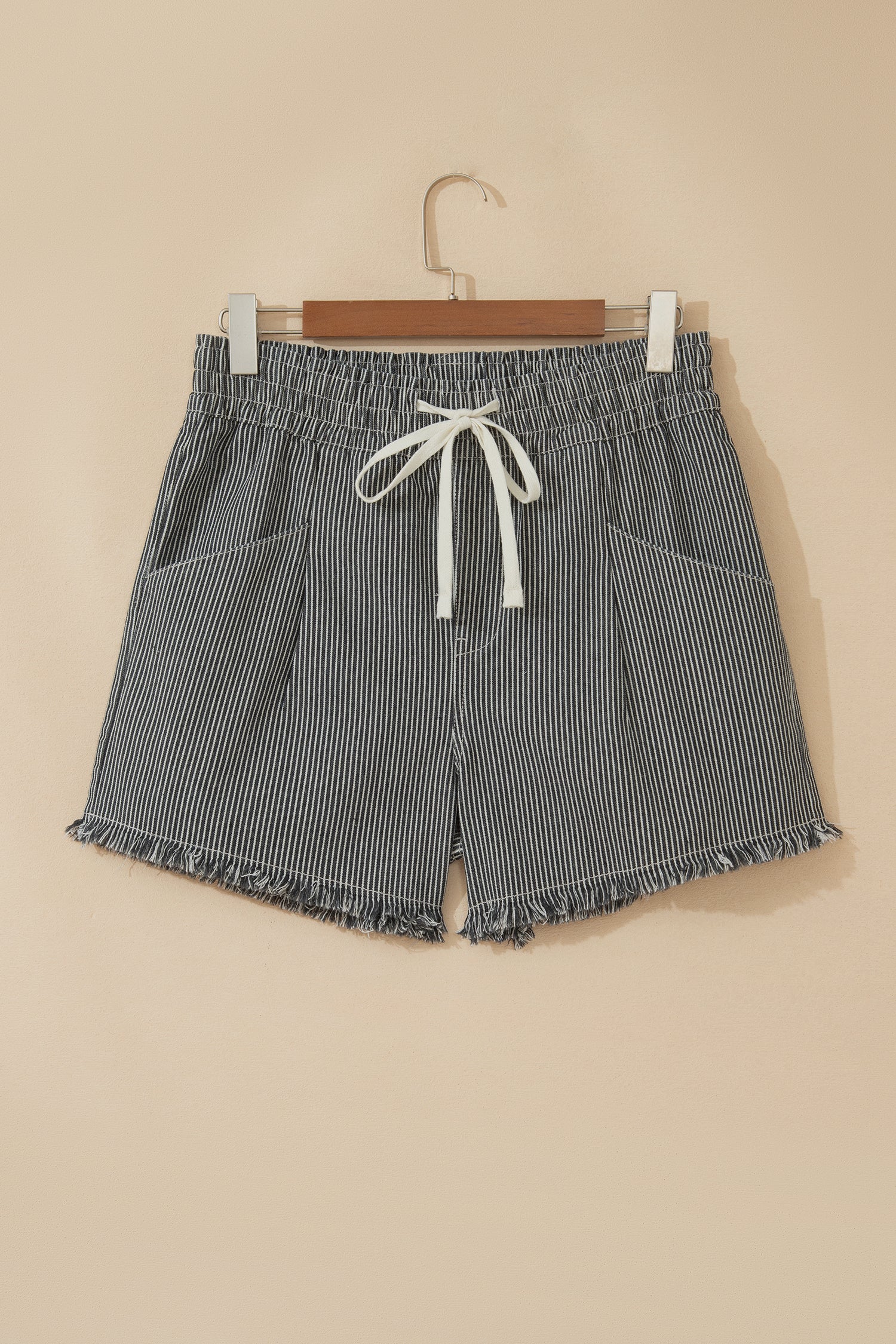 Black Stripe Raw Edge Drawstring Elastic Waist Casual Denim Shorts - Damesmode Afbeelding 3