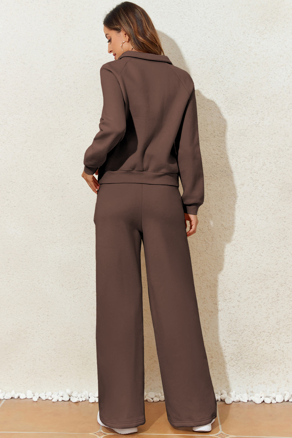 Ensemble actif à sweat marron foncé à col uni et pantalon taille haute