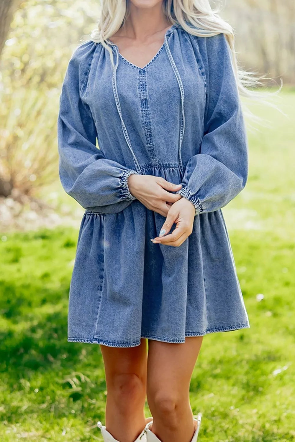 Puff Sleeve V Neck Ruffled Loose Denim Mini Dress - Exklusive Damenmode & Kleidung Kollektion | Redblad Deutschland