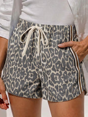 Mehrfarbige, leopardenartige, gestreifte Denim-Shorts mit Kordelzug - Miniatuur