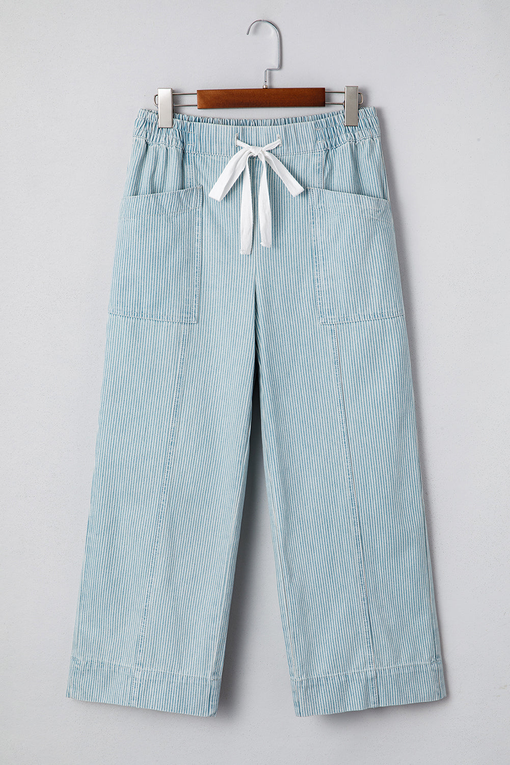 Jeans a strisce azzurro cielo con cintura media con cordino