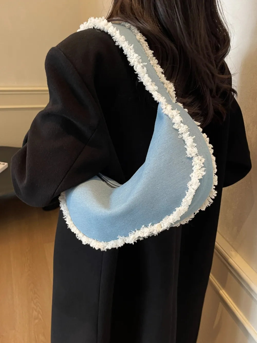 Raw Hem Denim Shoulder Bag - Luxe Damesmode & Kleding Collectie | Redblad Nederland