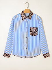 Himmelblau gestreiftes Leopardenmuster-Patchwork-Damenhemd mit Knöpfen - Miniatuur