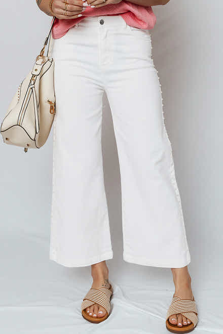 Jeans shift con cuciture laterali con cuciture bianche perlate fino alla caviglia