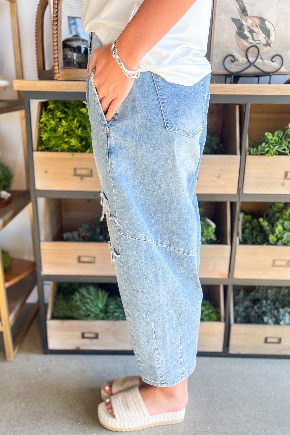 Beau Blue Flower Patched Light Wash Cropped High Waist Barrel Jeans - Damesmode Afbeelding 2