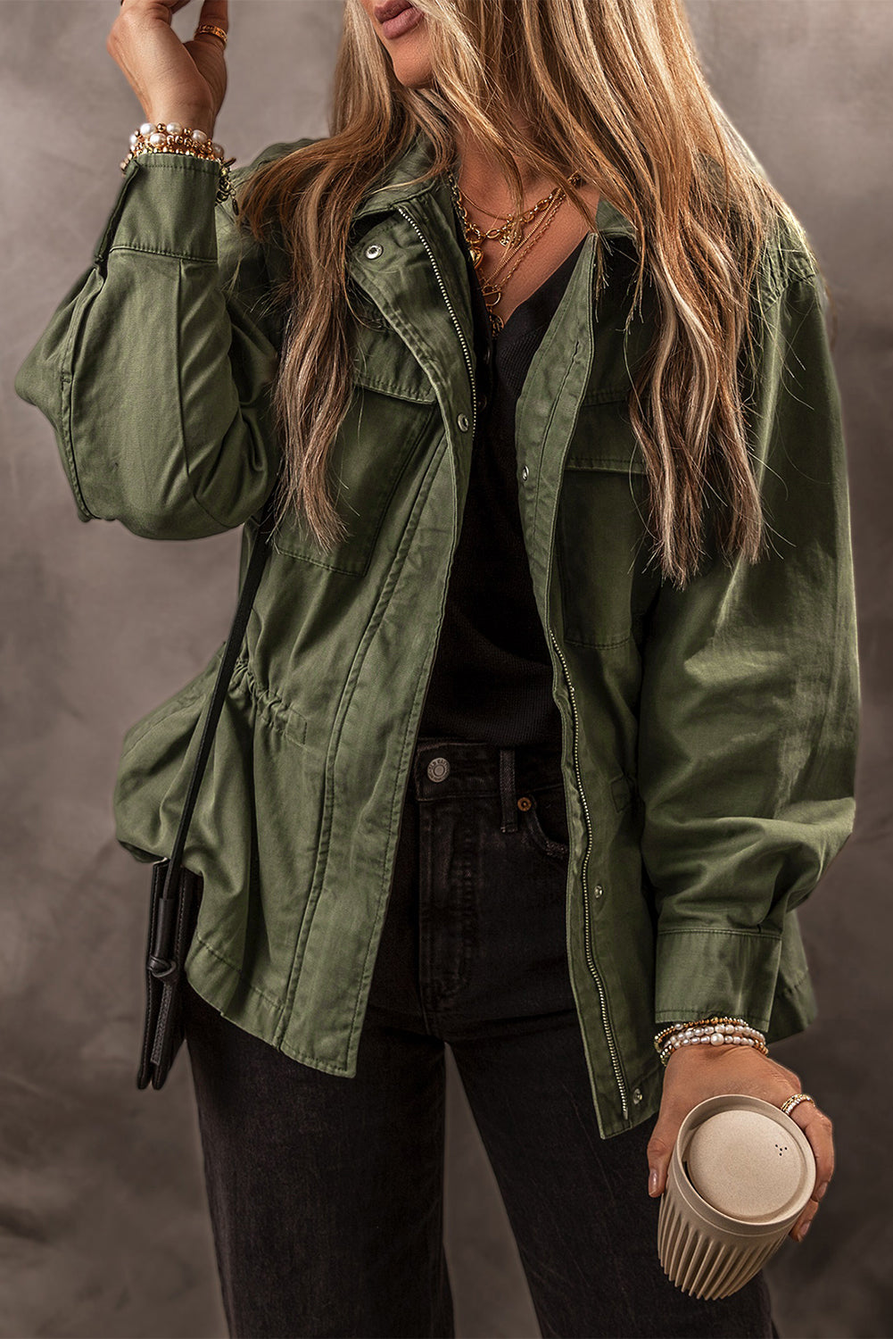 Moosgrüne Druckknopf-Reißverschlussjacke mit enger Taille und Kragen
