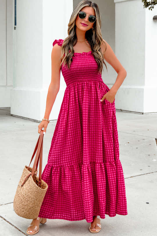 Rotes kariertes, quadratisches Urlaubs-Sommerkleid mit ausgestelltem Ausschnitt