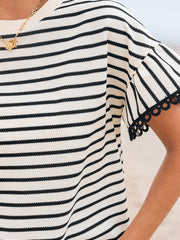 Black Stripe Scallop Lace Trim Ruffle Short Sleeves Crewneck Top - Damesmode Afbeelding 8 - Miniatuur