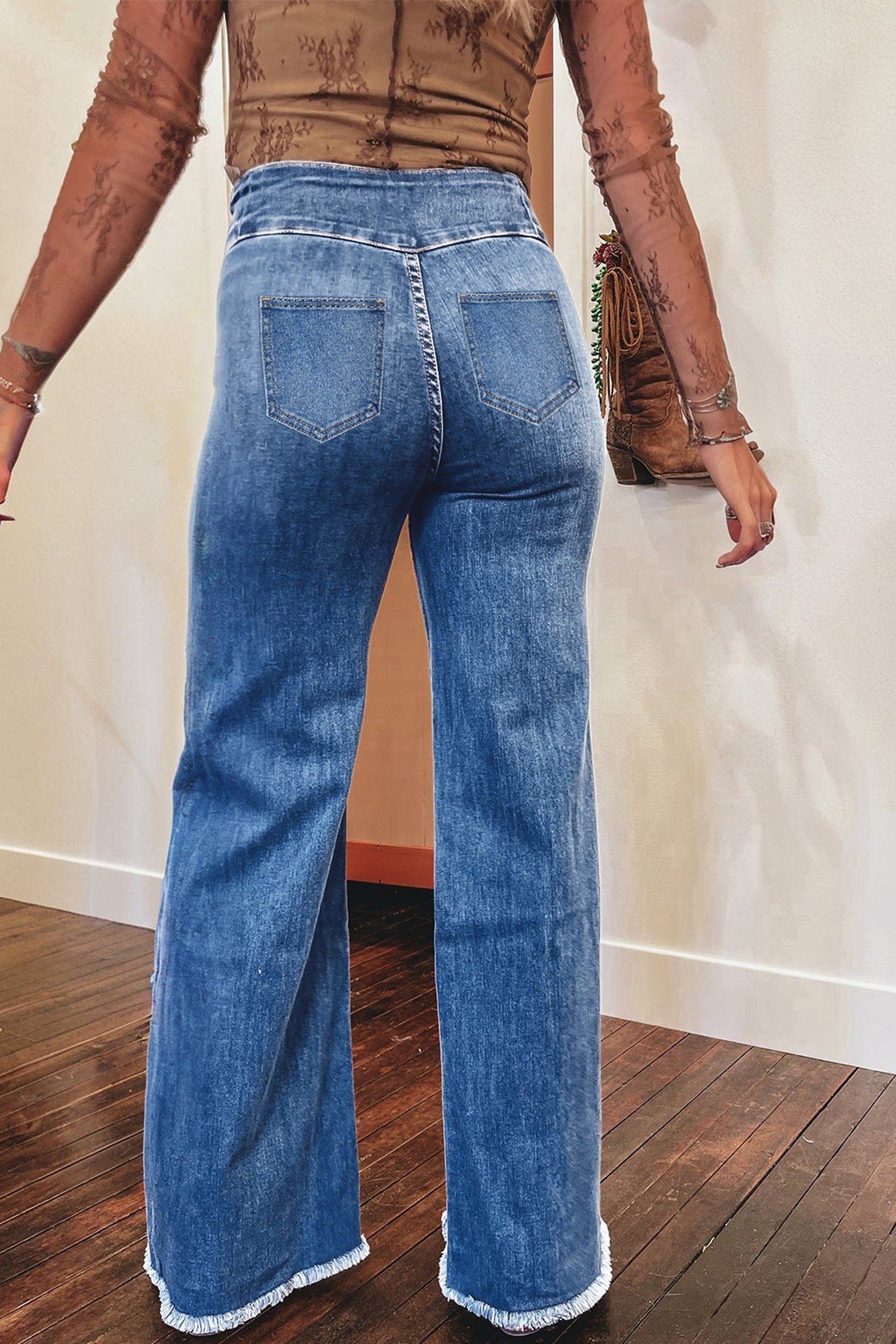 Kaffee-High-Waist-Button-Jeans mit Griff und Naht mit Rohsaum-Flare-Decke