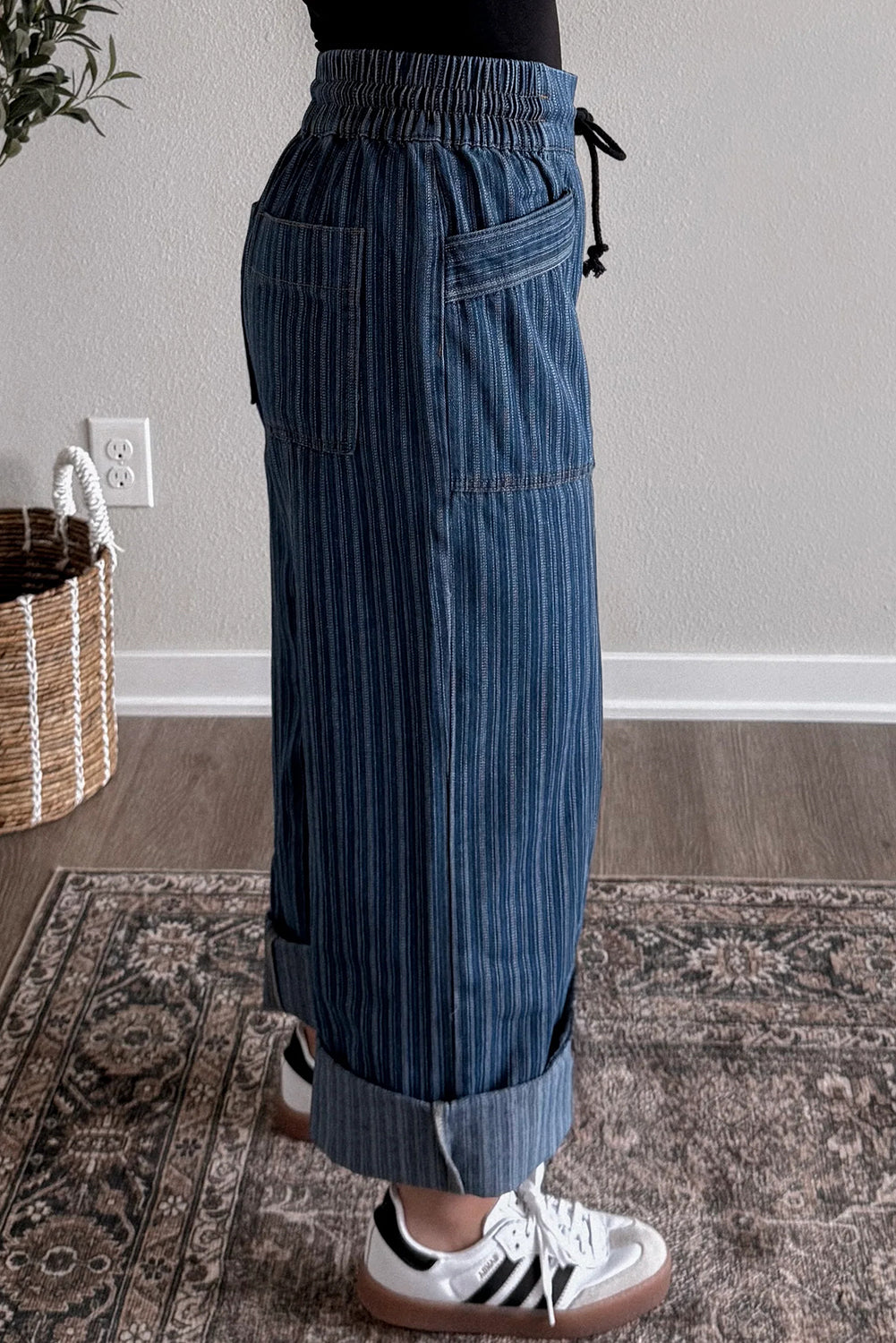 Blue Stripe Contrasted Drawstring Pocketed Loose Jeans - Women's Fashion Image 2