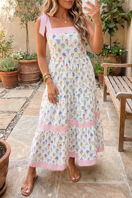 Maxikleid mit mehrfarbigem Blumenmuster und gestreiftem Knotenträger