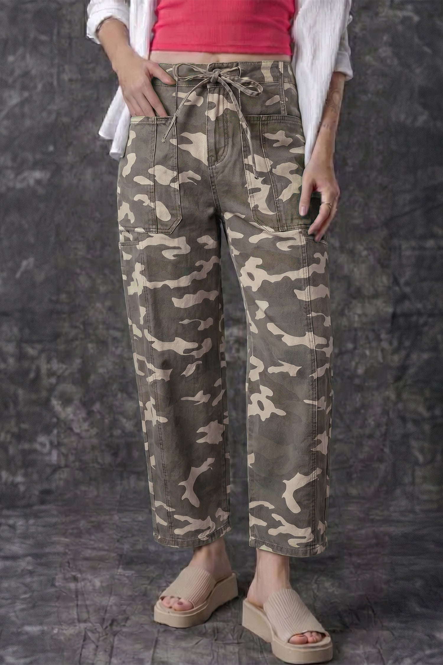 Jeans a canna elastica con elastico stampa leopardato color caki