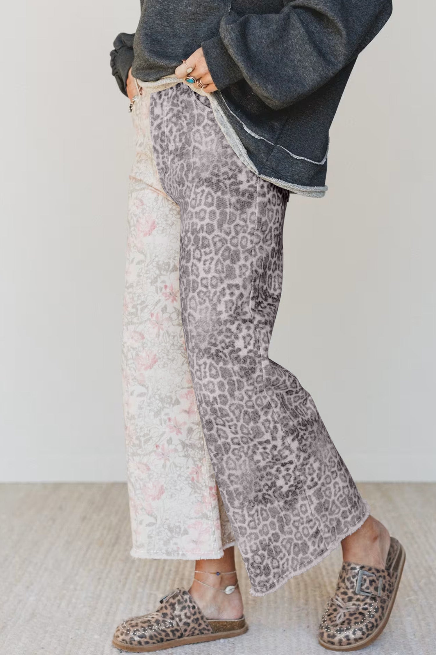 Jeans leopardo retrò multicolore a toppe contrastanti con orlo grezzo