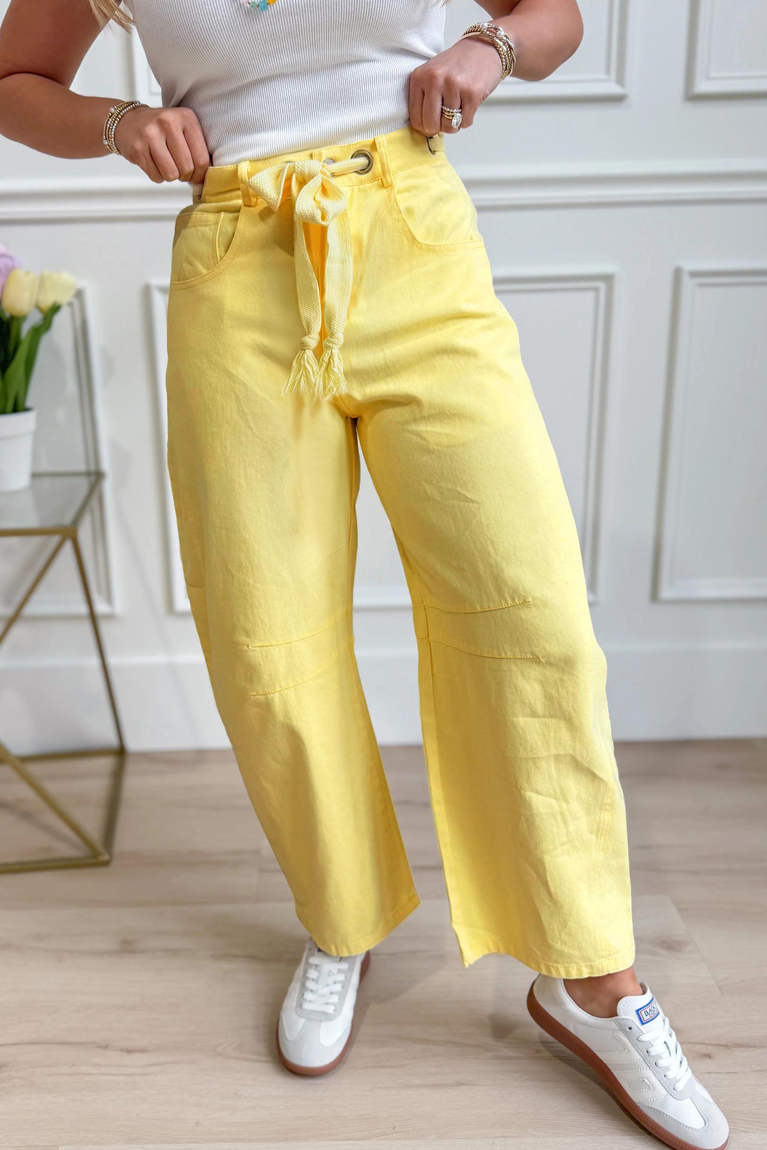 Jeans a canna in vita a nodo in stile rosa chiaro e colore unico,
