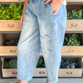 Beau Blue Flower Patched Light Wash Cropped High Waist Barrel Jeans - Damesmode Afbeelding 3 - Foto 3