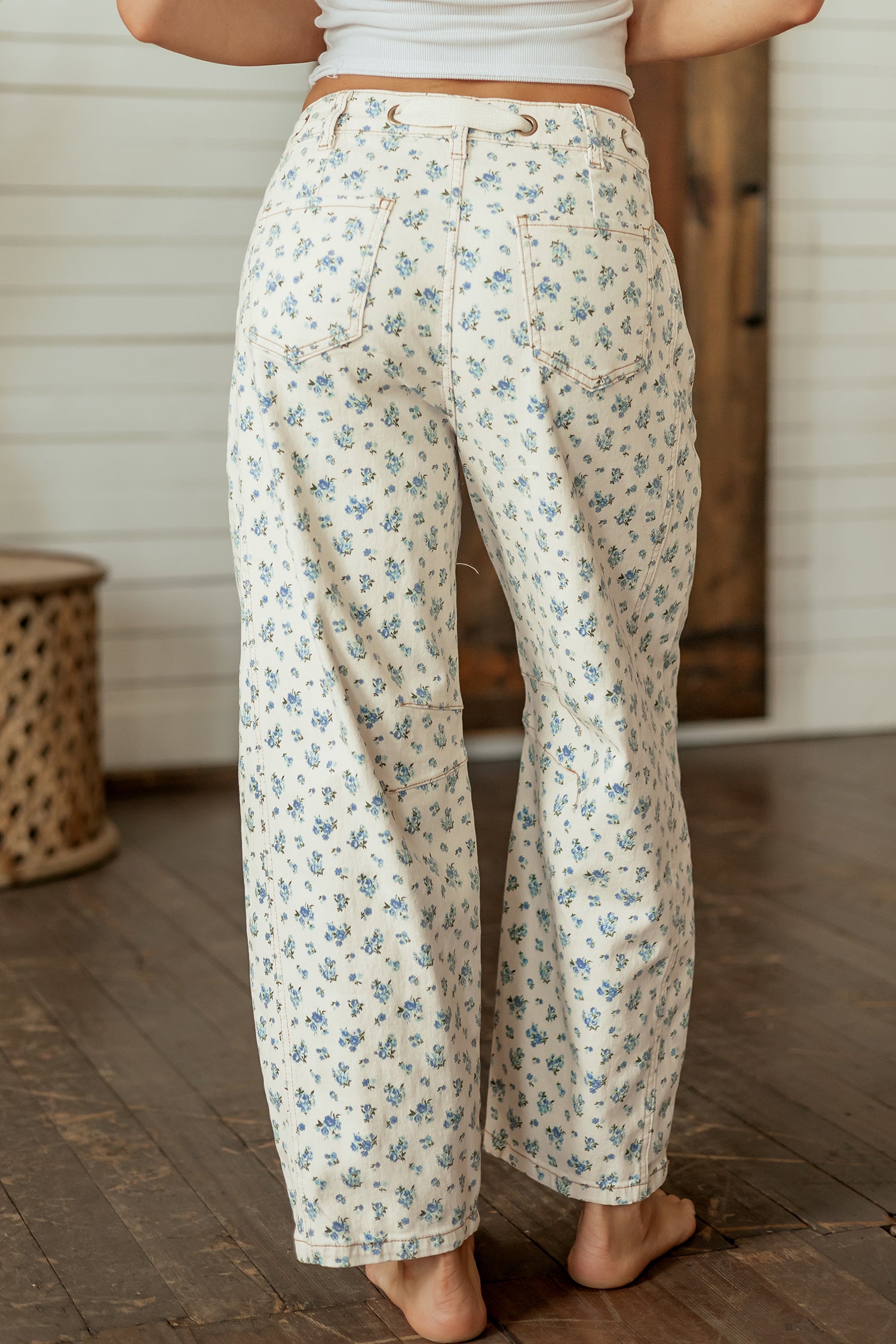Beige Grommet Knot Waist Floral Barrel Leg Jeans - Damesmode Afbeelding 2