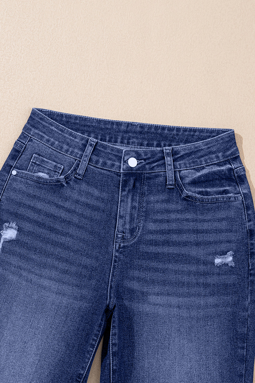 Ægte teal, foldede manchetter med slidte lige jeans med høj talje