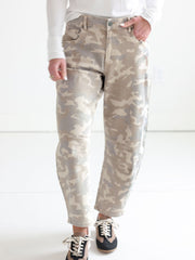 Khaki-Tarndruck-Taschen-Jeans mit knöchellangen Barrel-Jeans - Miniatuur