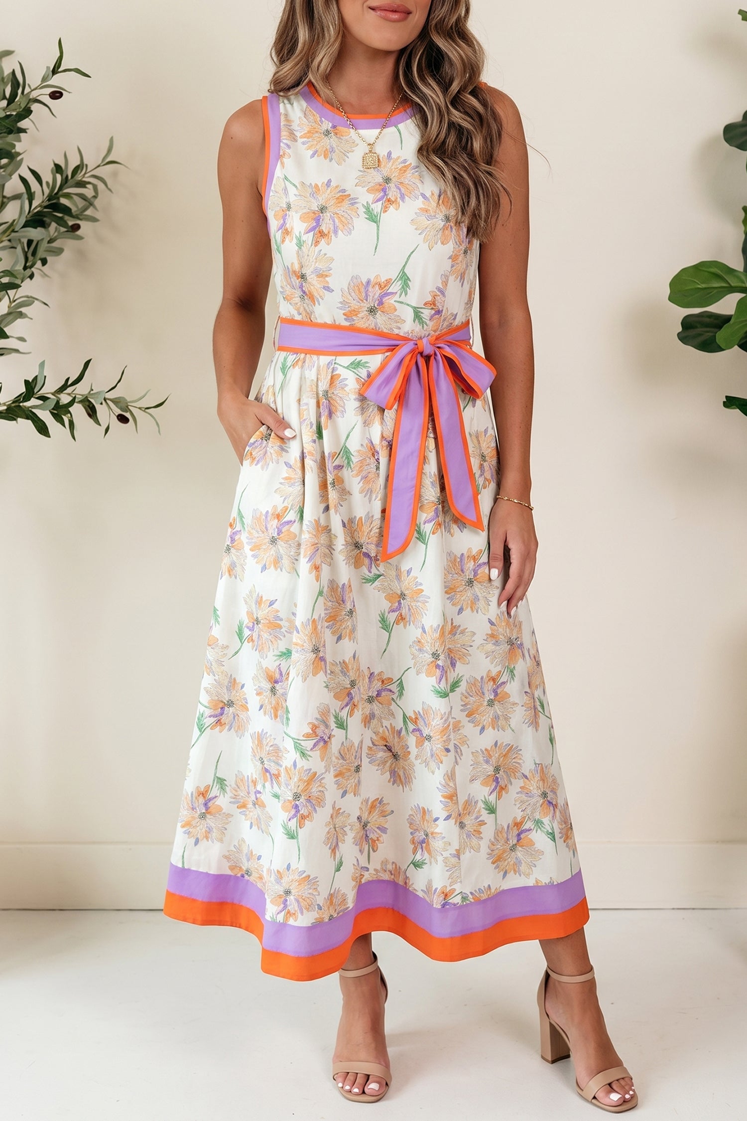 Weißes Floralmuster-Farbblock-Taill-Ärmelloses Maxi-Kleid mit Gürtel