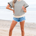Black Stripe Scallop Lace Trim Ruffle Short Sleeves Crewneck Top - Damesmode Afbeelding 4 - Foto 4