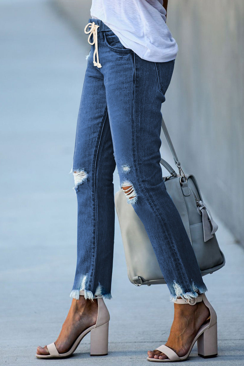 Dunkelblaue elastische Taille, gerade Beine zerstörte Rohsaum-Jeans