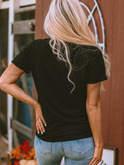 Black Sequin Bow Ghost Patched Halloween Graphic Tee - Damesmode Afbeelding 2 - Miniatuur