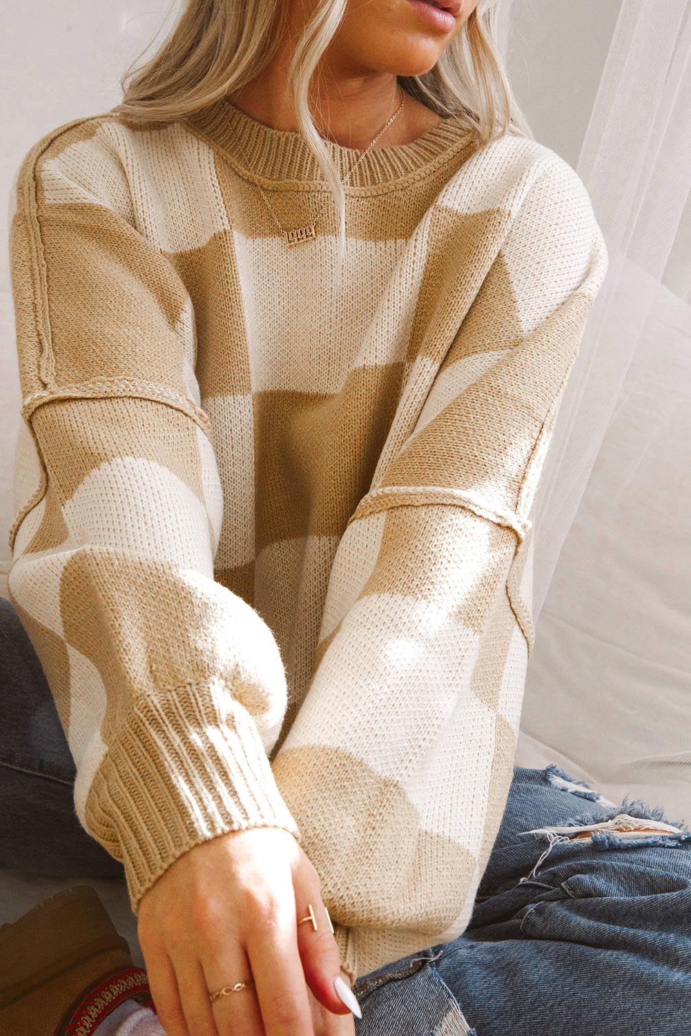 Pull à manches en damier rose à manches en évêque