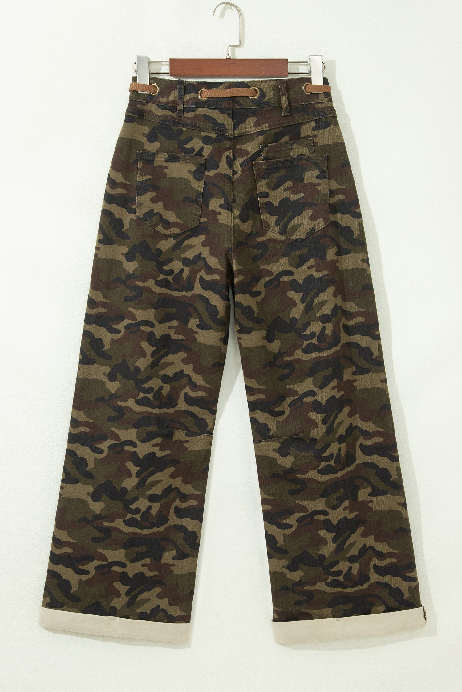 Flerfarvet camouflageprint retro gummi slips med løse jeans i taljen