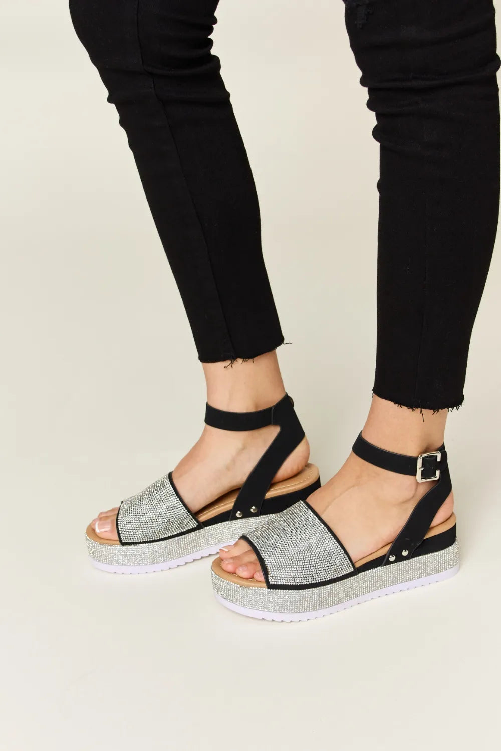Forever Link Rhinestone Buckle Strappy Wedge Sandals - Mode Feminine Exclusive & Vetements | Redblad France