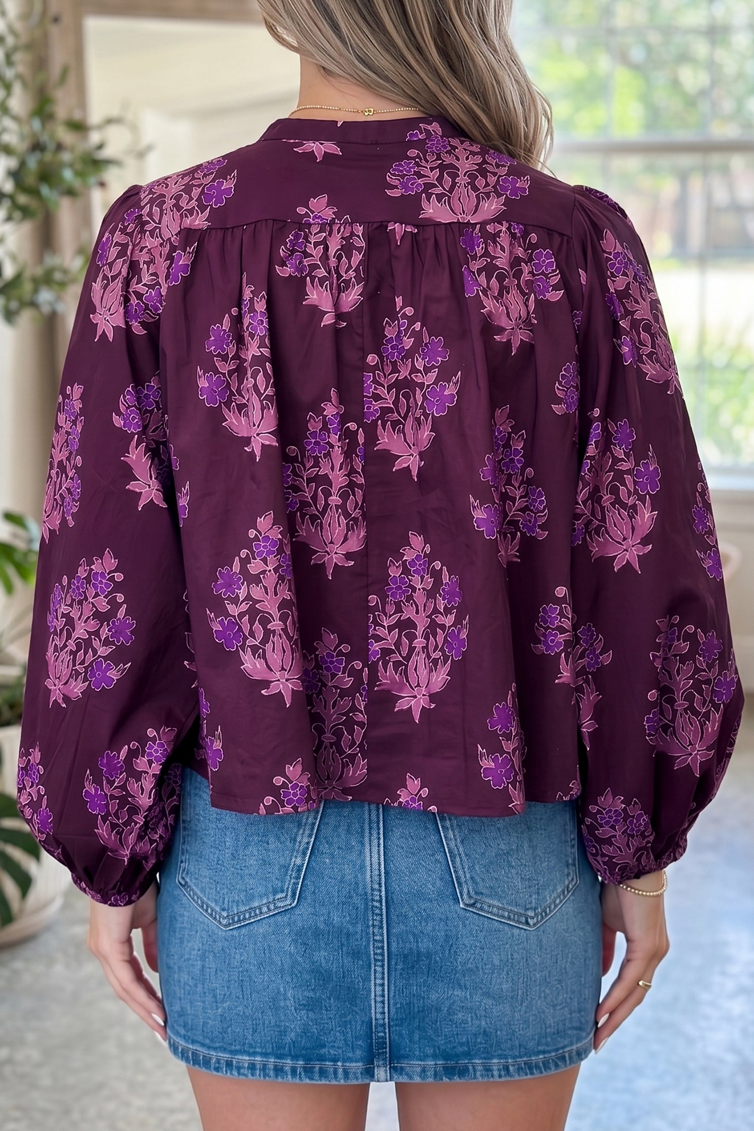 Chemise à manches bouffantes à boutons à motifs floraux violets