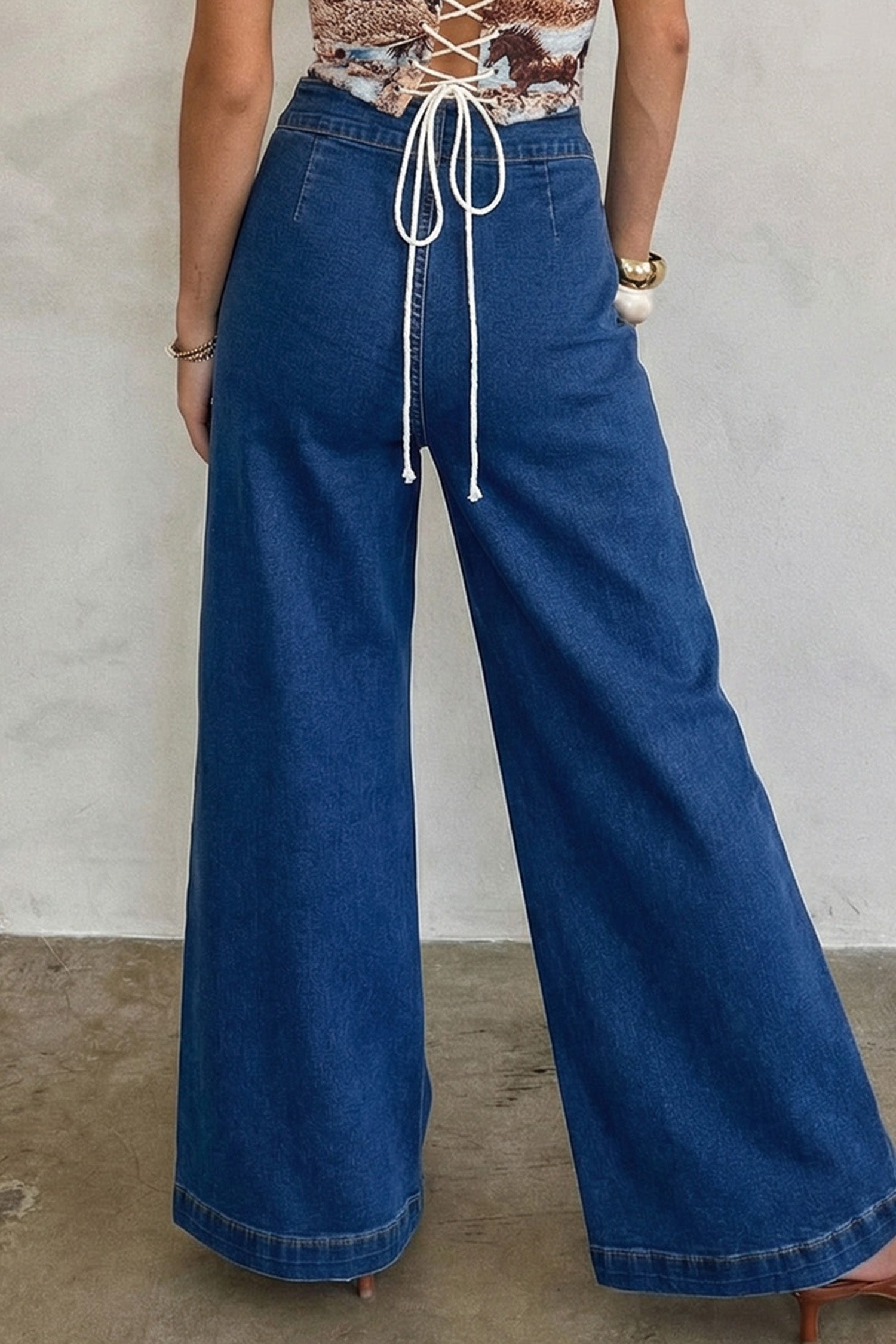 Decorazione ferramenta blu vela, tasche rattoppate, pantaloni di jeans a gamba larga