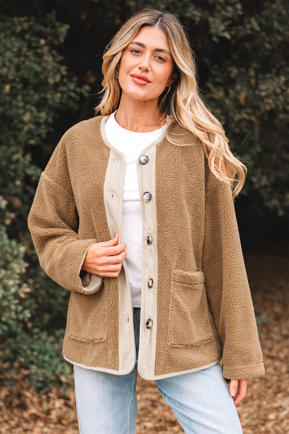 Veste en patchwork en velour côtelé beige français clair, bouffante, avec de grandes poches