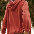 Sudadera de arcilla roja con hombro caído y con cordón ancho y bolsillo - Foto 2