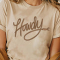 Khaki Howdy Embroidered Graphic Western Tee - Foto 1