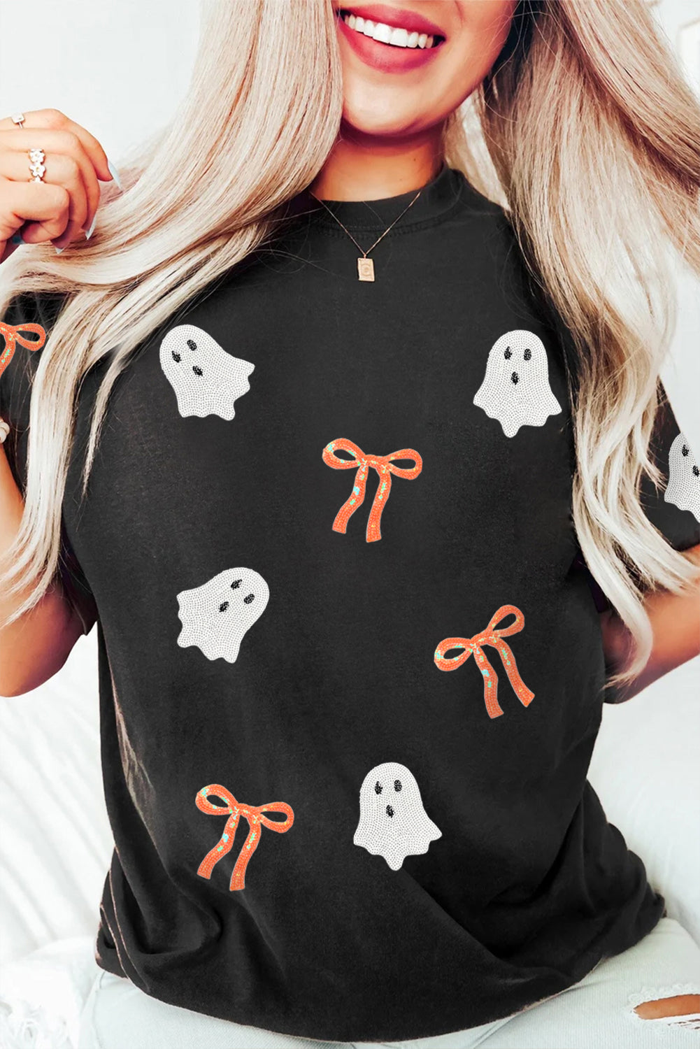 Black Sequin Bow Ghost Patched Halloween Graphic Tee - Damesmode Afbeelding 4