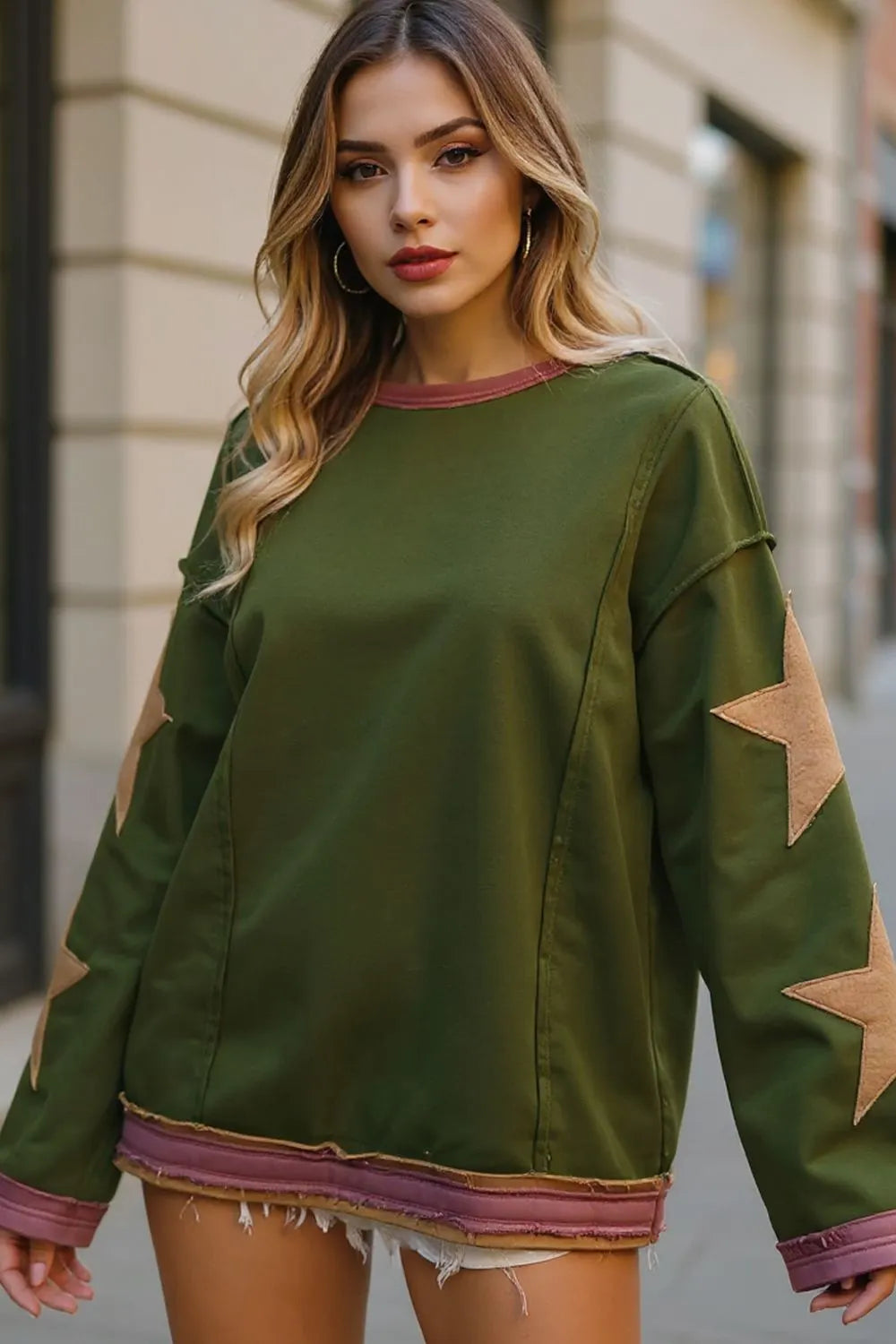 Double Take Star Patched Long Sleeve Sweatshirt - Luxe Damesmode & Kleding Collectie | Redblad Nederland
